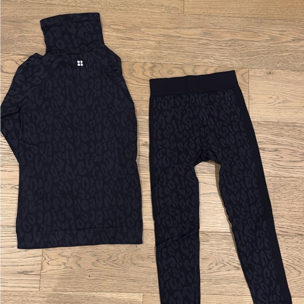 XS Leopard Sweaty Betty Base Layer Set
